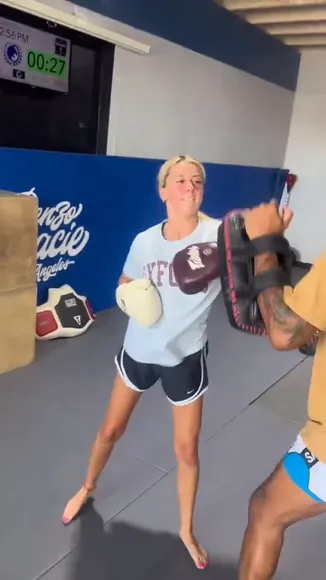 Hay_welch Shorts And Bare Feet OnlyFans Video Leaked