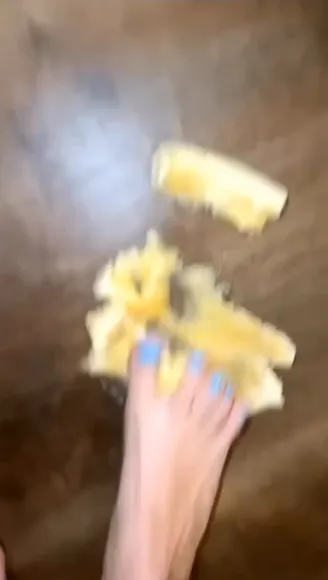 Hay_welch Blue Toenail Foot Play OnlyFans Video Leaked