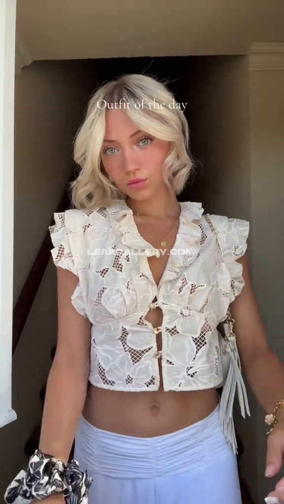 Hello__iris Exclusive Leaked Nude OnlyFans #12690661