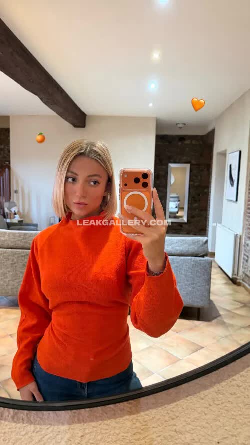 Hello__iris Exclusive Leaked Nude OnlyFans #15395343