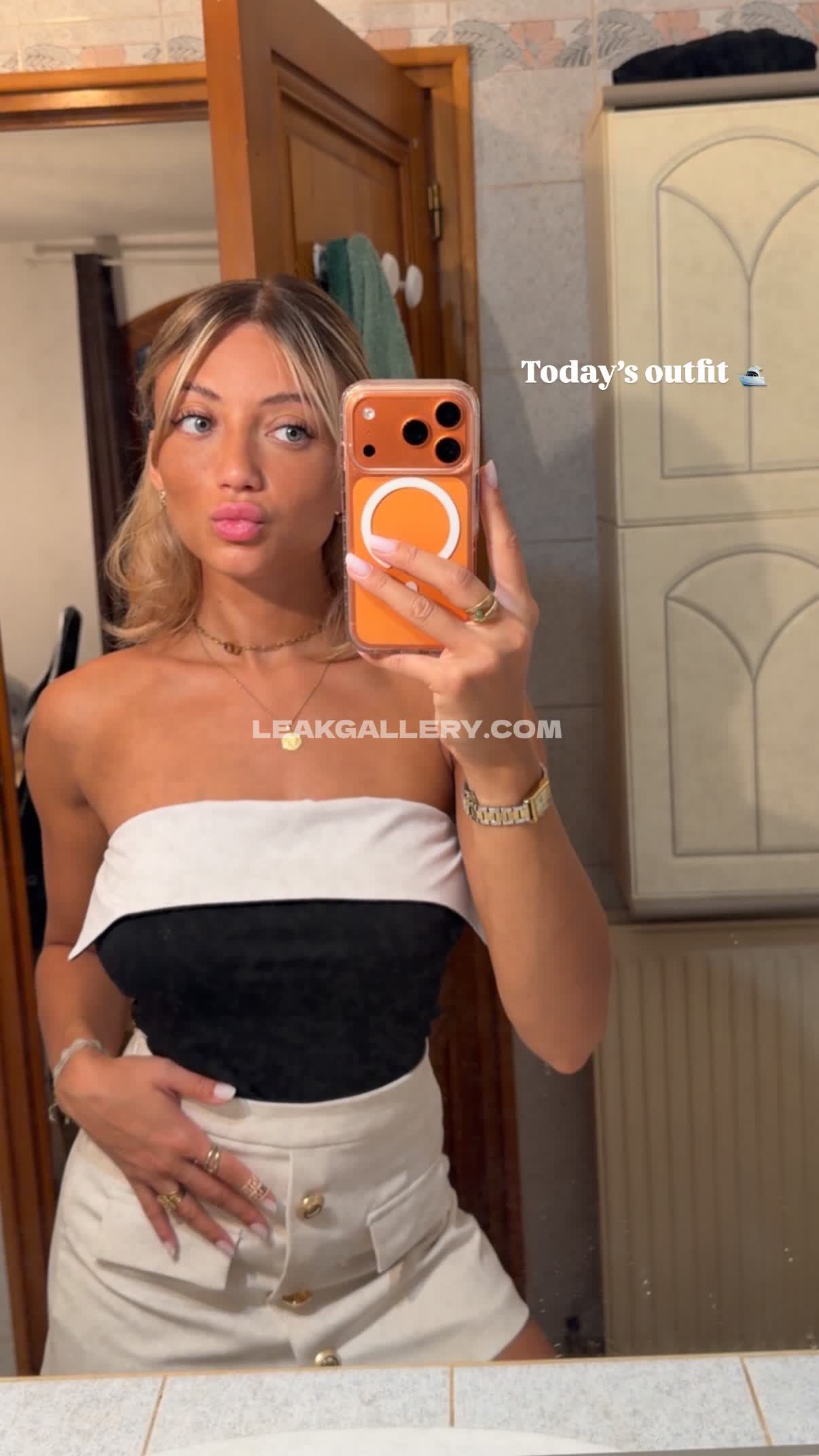 Hello__iris Exclusive Leaked Nude OnlyFans #13184605