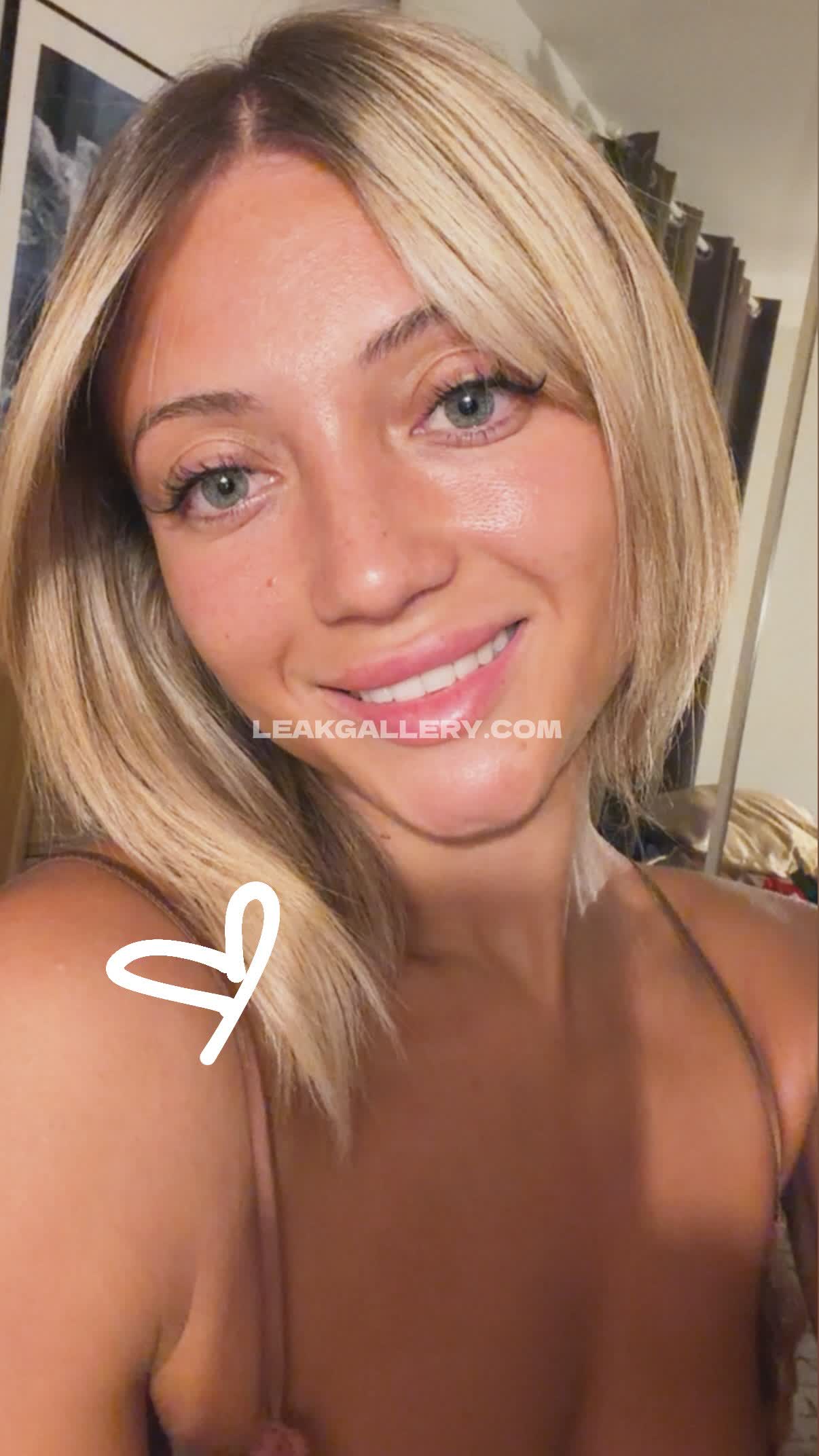 Hello__iris Exclusive Leaked Nude OnlyFans #13184590