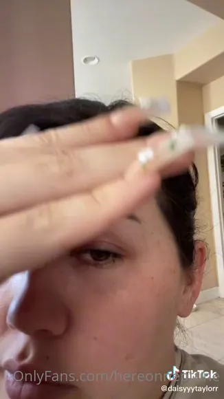 Hereonneptune Floral Nail Tease OnlyFans Video Leaked