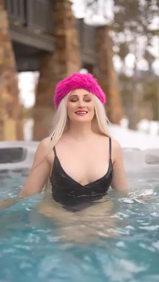 Hollytwolf Black Bodysuit Ass Tease OnlyFans Video Leaked