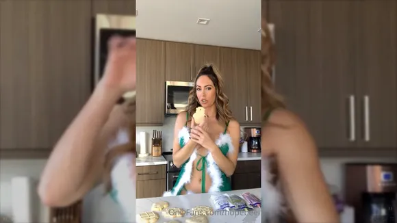 Hopebeel Green Santa Bodysuit Tease OnlyFans Video Leaked