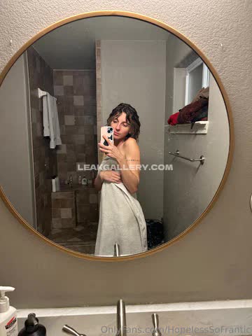 Hopelesssofrantic Towel Wrap Mirror Selfie OnlyFans Photo Leaked