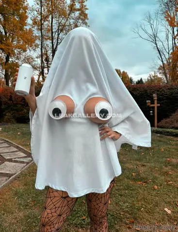 Hoppyfloppy Ghost Costume Tease OnlyFans Photo Leaked