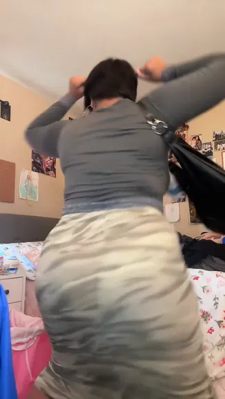 Howdycompa Low-Cut Top Tease OnlyFans Video Leaked
