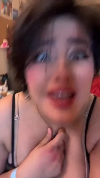 Howdycompa Strapless Bra Tease OnlyFans Video Leaked