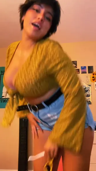 Howdycompa Low-Cut Top Tease OnlyFans Video Leaked