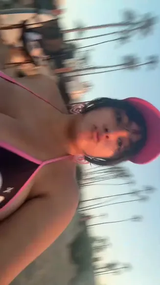 Howdycompa Pink Bikini Beach Pose OnlyFans Video Leaked