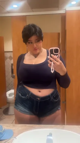 Howdycompa Low-Rise Denim Shorts OnlyFans Video Leaked
