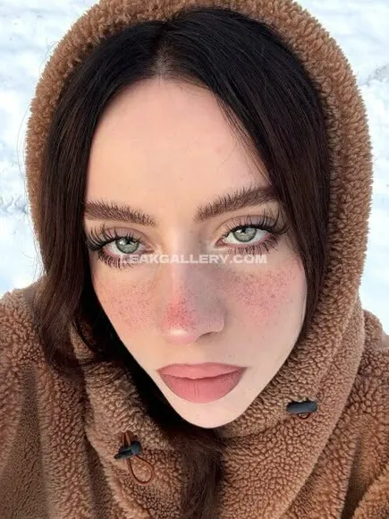 Howeversnowy Furry Hoodie Closeup OnlyFans Photo Leaked