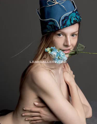 Hunterschafer Topless With Flower OnlyFans Photo Leaked