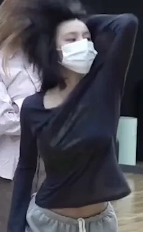Hwang_yeji Crop Top Belly Exposure OnlyFans Video Leaked