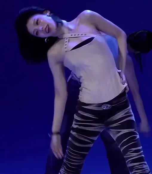 Hwang_yeji Striped Pants Hip Grind OnlyFans Video Leaked