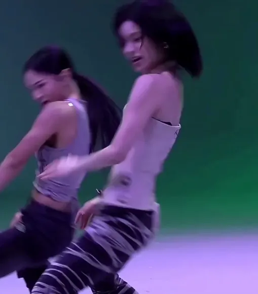 Hwang_yeji Strapless Corset Twerking OnlyFans Video Leaked