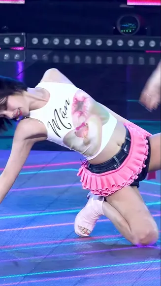 Hwang_yeji Pink Ruffle Shorts Grind OnlyFans Video Leaked