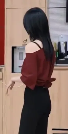 Hwang_yeji Off-Shoulder Top Tease OnlyFans Video Leaked