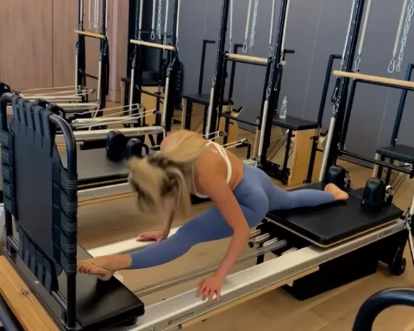 Iamashleyroberts Legs Spread Pilates Pose OnlyFans Video Leaked