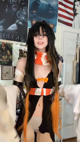 Iamb33s Bare Midriff Tease OnlyFans Video Leaked
