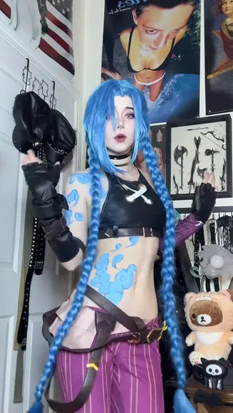 Iamb33s Bare Midriff Cosplay Tease OnlyFans Video Leaked