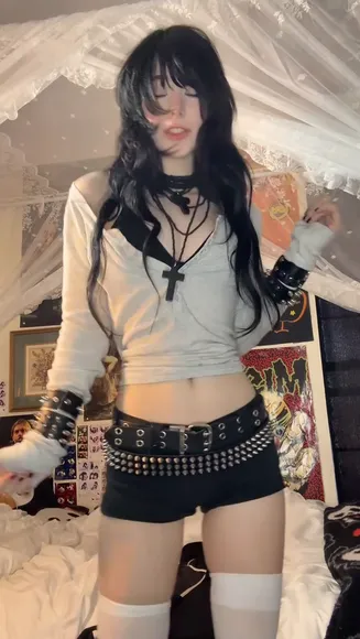 Iamb33s Studded Belt Thighs OnlyFans Video Leaked