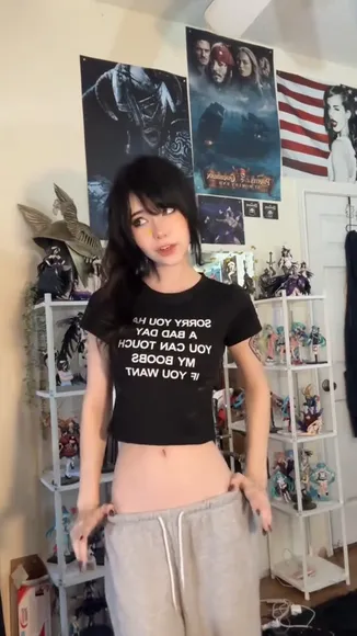 Iamb33s Crop Top Tease OnlyFans Video Leaked