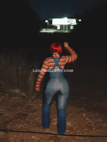 Iammmia1_ Denim Overalls From Behind OnlyFans Photo Leaked