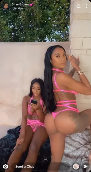 Iamshaybrown Pink String Bikini Pose OnlyFans Video Leaked