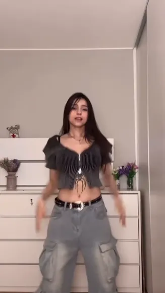 Iaaras2 Midriff Baring Crop Top OnlyFans Video Leaked