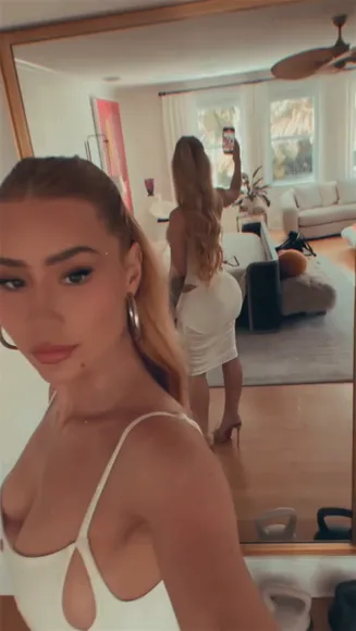 Iggyazalea Cutout Bodysuit Tease OnlyFans Video Leaked