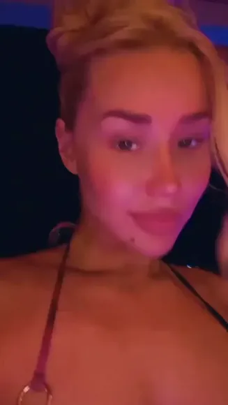 Iggyazalea Deep V Bikini Tease OnlyFans Video Leaked