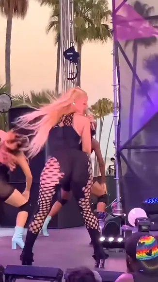 Iggyazalea Fishnet Leggings Dance OnlyFans Video Leaked