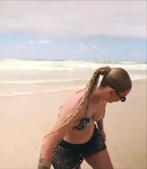 Iggyazalea Bent Over Beach Ass OnlyFans Video Leaked