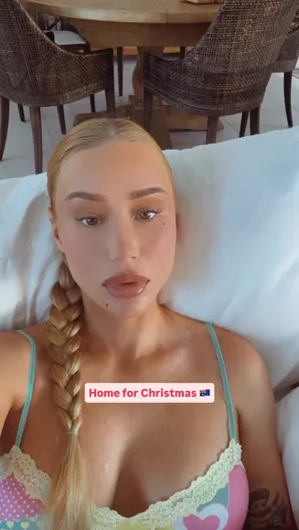 Iggyazalea Lace Bra Tease OnlyFans Video Leaked