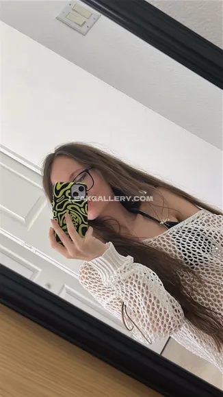Iiizwerg Mesh Top Selfie Pose OnlyFans Photo Leaked
