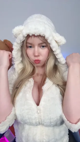 Ijenzbearmy Furry Hoodie Tease OnlyFans Video Leaked