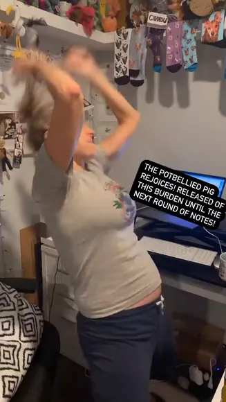 Ilizas T-Shirt Lifted Showing Stomach OnlyFans Video Leaked