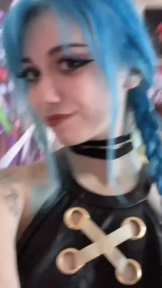 Iluvmeww Black Halter Top Tease OnlyFans Video Leaked
