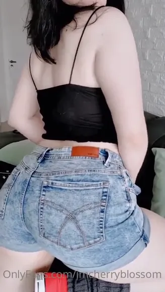 Imcherryblossom Denim Shorts Ass Tease OnlyFans Video Leaked