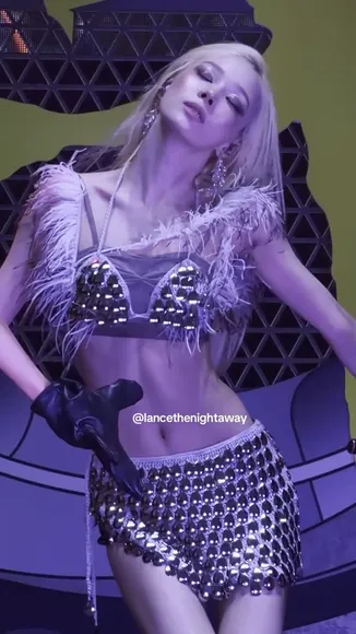 Imwinter Feather Bra And Chainmail OnlyFans Video Leaked