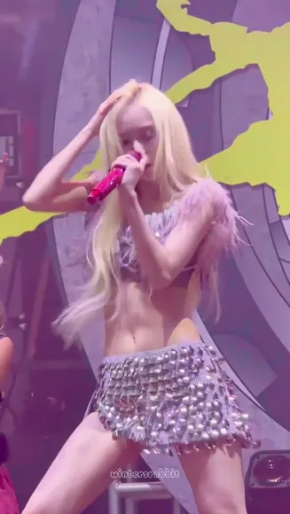Imwinter Feather Bra And Sequin Shorts OnlyFans Video Leaked