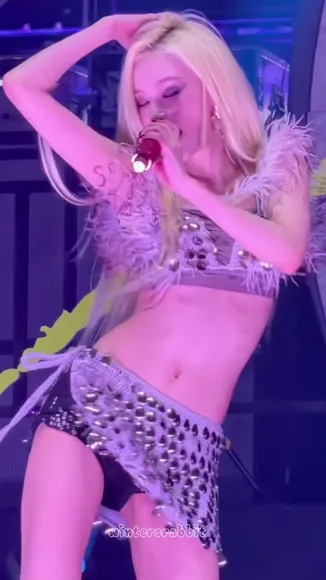 Imwinter Feathered Bra And Studded Shorts OnlyFans Video Leaked