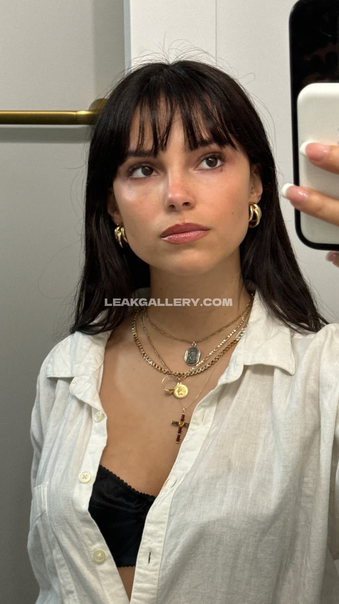 Indenavarrette Unbuttoned Shirt Tease OnlyFans Photo Leaked