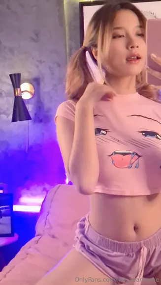 Irisadamsone Pink Crop Top Tease OnlyFans Video Leaked
