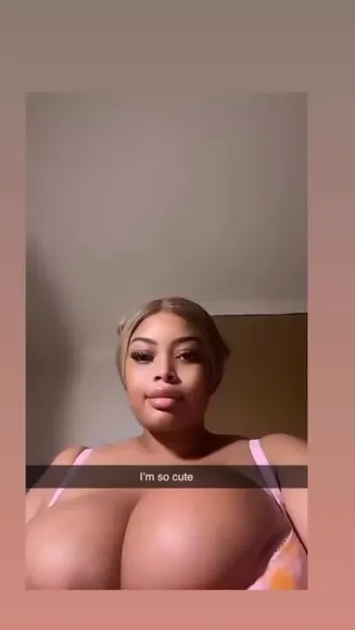 Irisqueen59 Showing Off Her Juicy Tits OnlyFans Video Leaked
