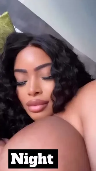 Irisqueen59 Topless Bed Pose OnlyFans Video Leaked