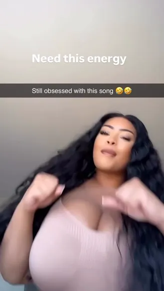 Irisqueen59 Plunging Neckline Tease OnlyFans Video Leaked