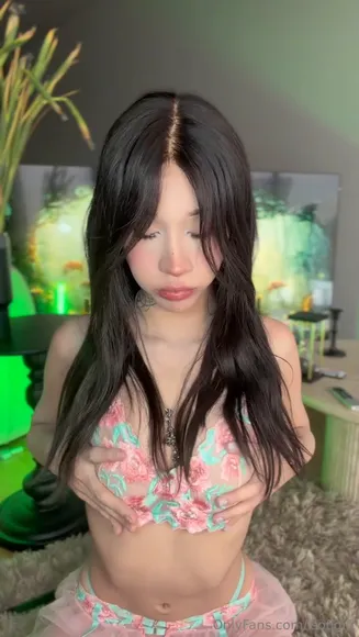 Isofigirl Floral Bra Blowjob OnlyFans Video Leaked
